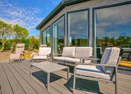 Балкон, Finest Retreats - Silverwood Junior Chalet in Errol