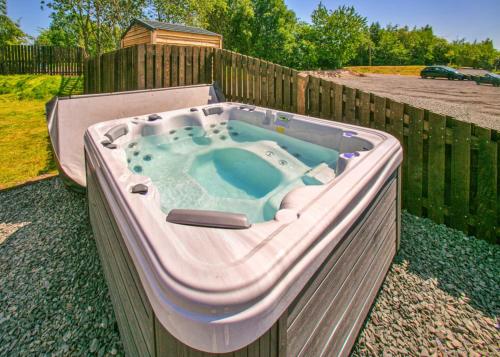 Фойє, Finest Retreats - Silverwood Junior Chalet in Errol
