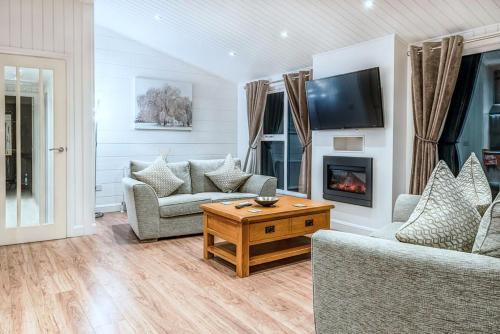 Спільний лаунж/ТБ зона, Finest Retreats - Silverwood Spa Lodge in Rait