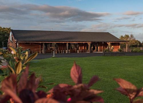 Finest Retreats - Silverwood Spa Lodge in Rait