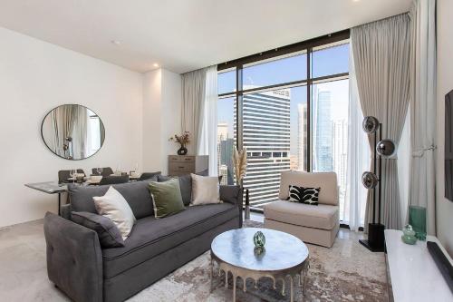 High-Rise 1BR Apartment with Burj Khalifa view, Dubai