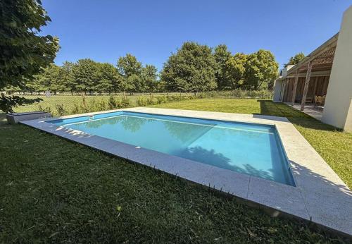 RentUp - Casa a Estrenar con Pileta en country Tessalia Pilar in Francisco Álvarez