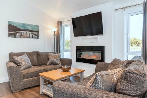 Спільний лаунж/ТБ зона, Finest Retreats - Silverwood Hideaway Lodge in Rait