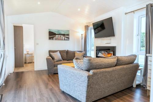 Спільний лаунж/ТБ зона, Finest Retreats - Silverwood Hideaway Lodge in Rait