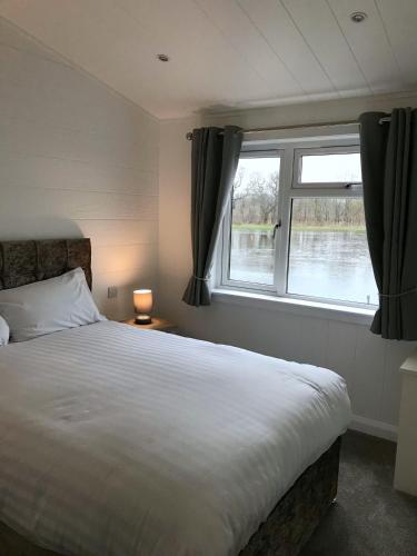 Finest Retreats - Silverwood Hideaway Lodge in Rait