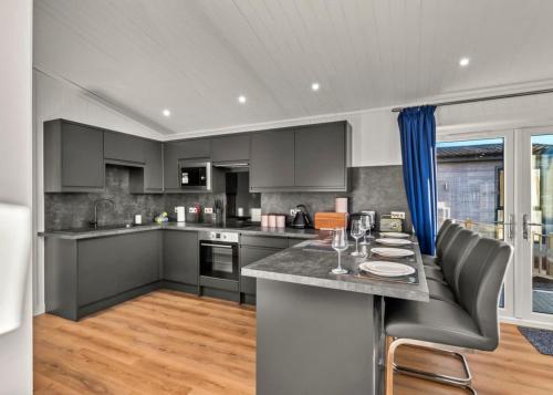 кухня, Finest Retreats - Silverwood Deluxe Chalet in Errol