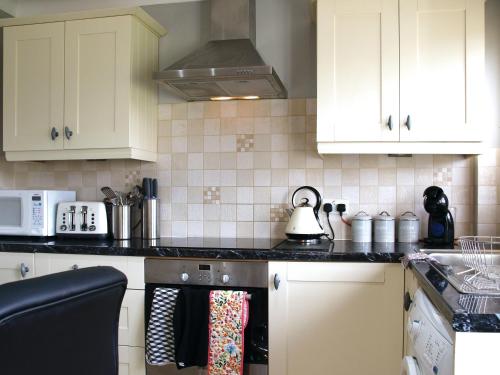 virtuve, Willow Cottage in Bentley (Hampshire)