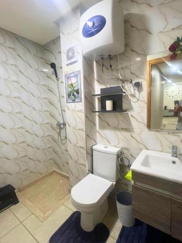 Bathroom, Cosy et City - plage et centre touristique a 10 min in Charaf