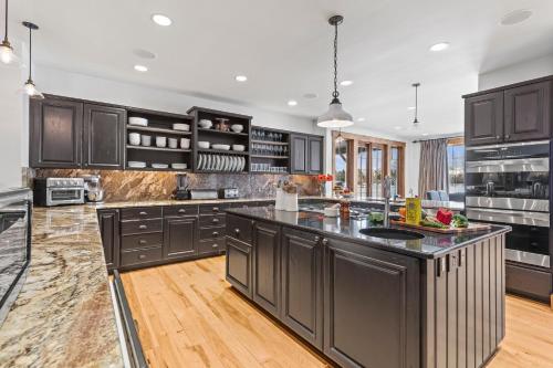 Abode at Open Meadows - image 14