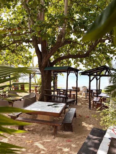 Restorāns, La Bulle de Maloma - Piscine réouverte, Cocon pour Duo, Plage à 2 min (La Bulle de Maloma - Piscine reouverte, Cocon pour Duo, Plage a 2 min) in Grand-Burga
