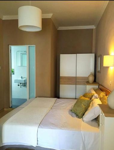 Private room with En-Suite close to Valletta in Pietà