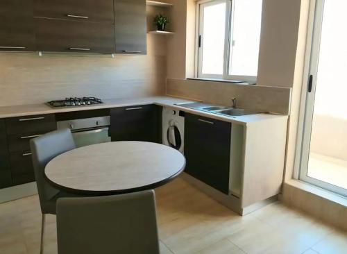 Private room with En-Suite close to Valletta in Pietà