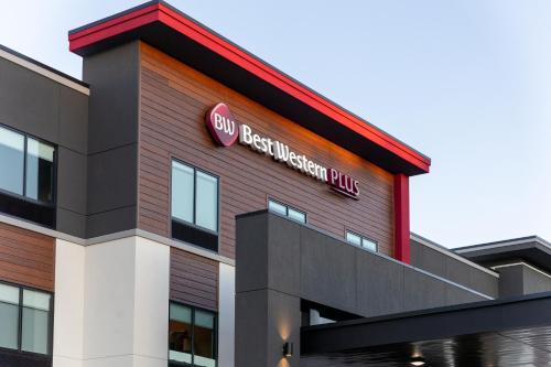 . Best Western Plus Marquette Hotel & Suites