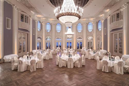 Banquet hall, ATLANTIC Grand Hotel Travemunde in Travemunde