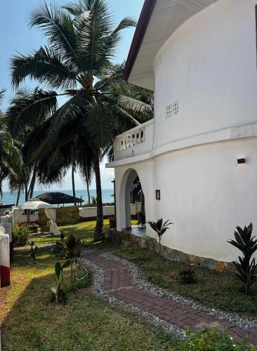 Green Protection Beach House Ghana in Nyanyanu