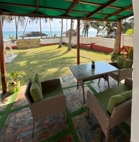 Green Protection Beach House Ghana in Nyanyanu
