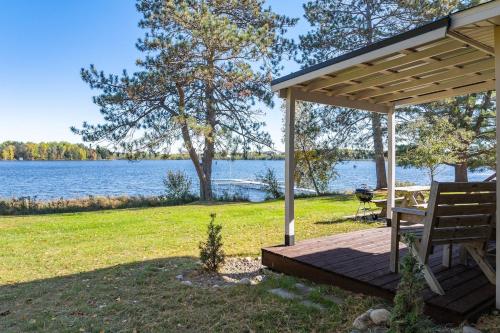 . Waterfront Cabin On Full Rec Lake - Sleeps 6