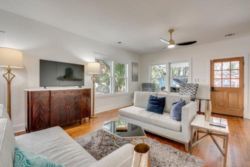 < 4 Mi to Mercedes-Benz: Modern West End ATL Stay – khách sạn tại Đường Cascade
