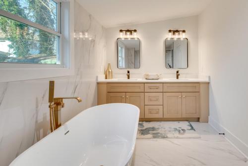 < 4 Mi to Mercedes-Benz: Modern West End ATL Stay in Cascade Road