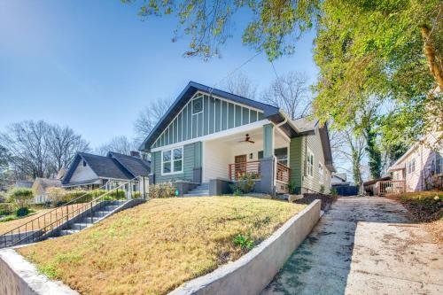 < 4 Mi to Mercedes-Benz: Modern West End ATL Stay in Cascade Road