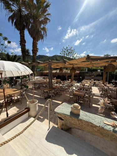 AUBERGE DES PINS – Bandol, WY