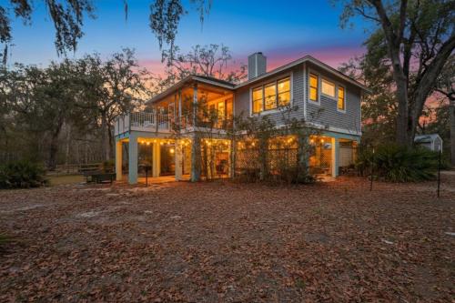 . Suwannee House with Bungalow