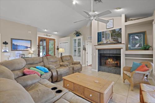 Suwannee House with Bungalow in Bell (FL)