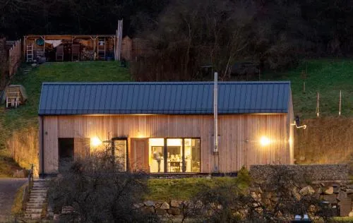Natur und Architektur Eifel - Ferienhaus für Wellness und Yoga - Bio Designhaus mit Sauna im Vulkankrater in Immerath, Deutschland