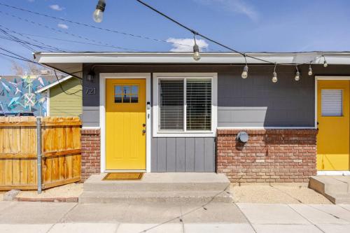 721 Cozy Mid-Town Hideaway - image 2