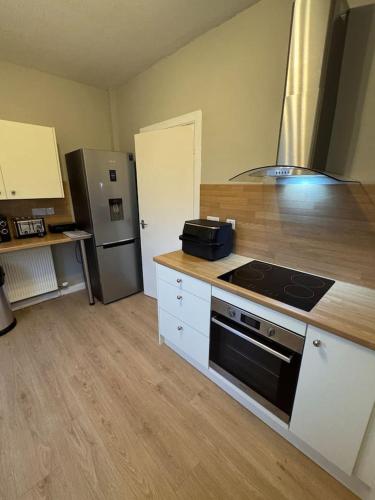 Modern 2BR Cottage Flat in Беллсхілл