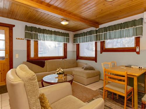 Holiday Home Kulma-alpit b paritalon alak by Interhome in Hyrynsalmi