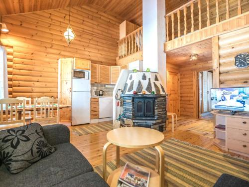 Holiday Home Ukkohovi 5 paritalo by Interhome in Hyrynsalmi