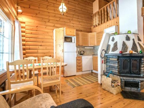 Holiday Home Ukkohovi 5 paritalo by Interhome in Hyrynsalmi