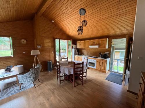 CHALET Cosy in Uxelles