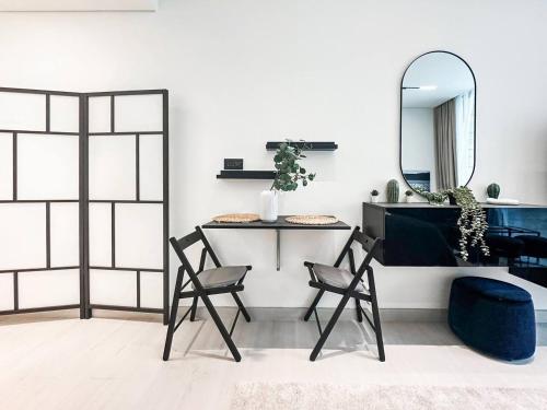 Modern Studio with Private Jacuzzi - image 2