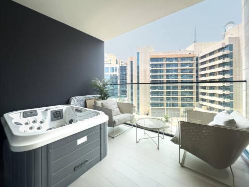 Modern Studio with Private Jacuzzi - image 7