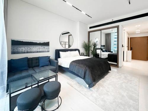 Modern Studio with Private Jacuzzi - image 4