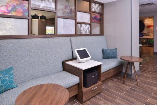 Business center, Lakeville Inn in Lakeville (MN)