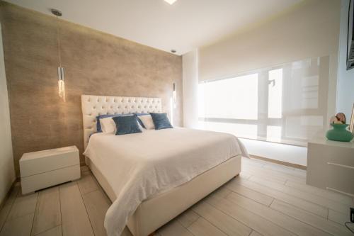 Exclusiva suite piso 16 con vista - image 4