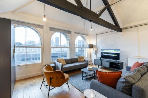 Farringdon Entire Building 4BR Sleeps 18 - image 5