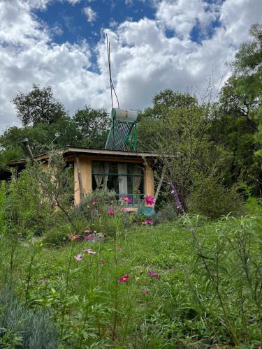 Cosmika, eco casa de montaña (Cosmika, eco casa de montana) in ลาส กาเยส