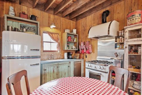 Adas Peach Street Hideaway - Whole House in Fredericksburg, USA