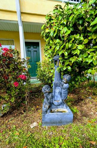 Coast Motel - image 13