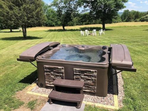 . The Willow - Across Road From Wiemer Vineyard - Hot Tub - Fire Pit - Pets OK - Seneca Lake