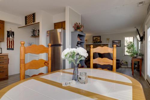 9 Mi to Dollywood Pet-Friendly Smoky Mtn Cabin! in Sevierville, USA