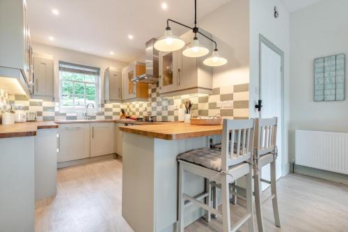 Facilities, 5 Bed in Studland oc-wy365 in Studland