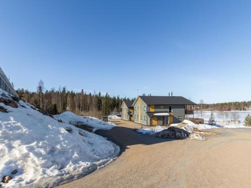 Holiday Home Hallan karhu b- paritalo by Interhome in Хюрюнсалмі