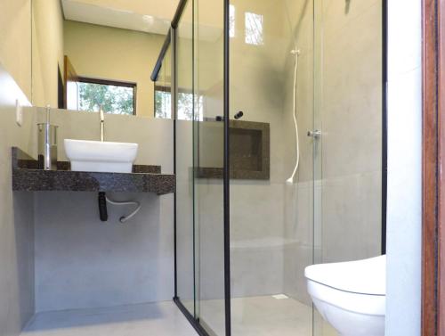 淋浴間, Aracari Suite Refugio Mondura Bonito com Piscina in 雅爾丁福莫蘇