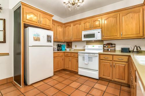 Cottage Retreat Family Pet Friendly w-Firepit in Milton
