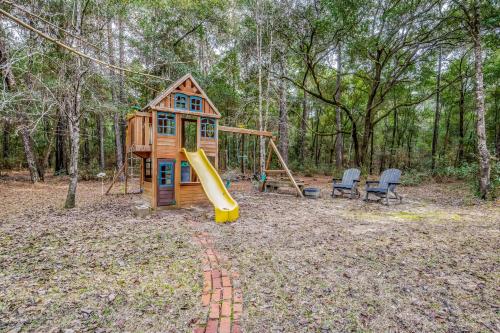 Cottage Retreat Family Pet Friendly w-Firepit in Milton